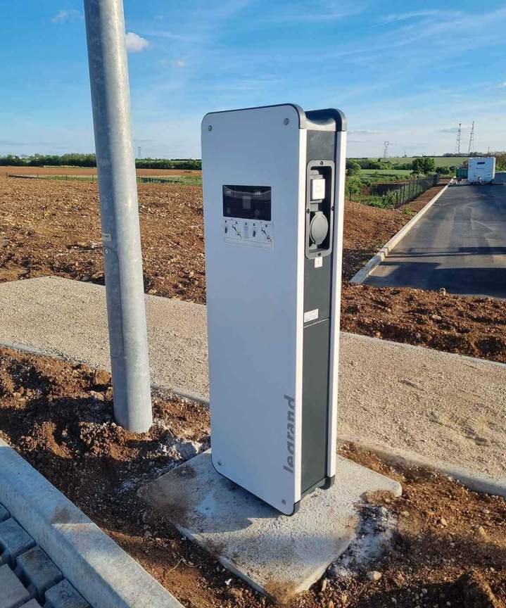 Installation borne de recharge électrique Le Mans